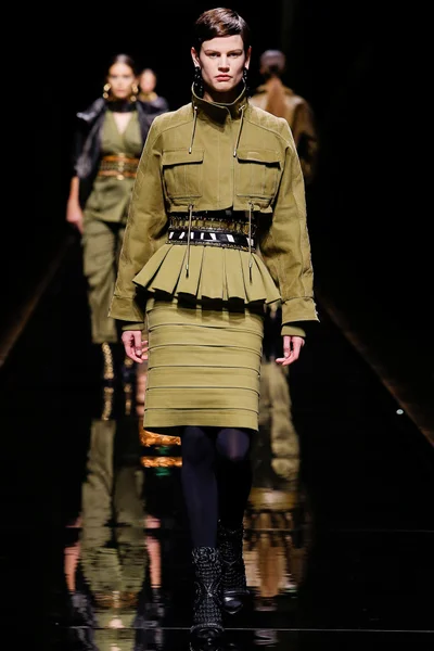 Look 2